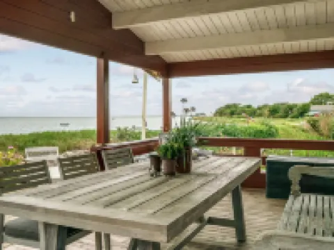 "Topi" - 15m from the Sea