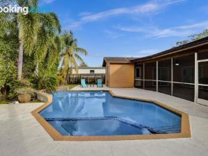 Cleveland Tropical Oasis & Private Pool