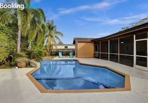 Cleveland Tropical Oasis & Private Pool