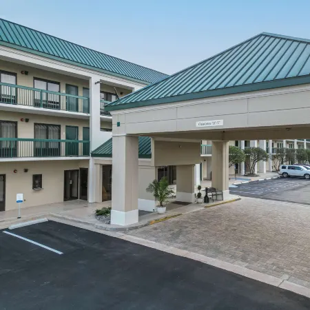 Econo Lodge Inn & Suites Foley-North Gulf Shores