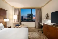 Hilton New York Times Square Hotels near Tiffany & Co.(New York - 57th Street - Flagship Store)