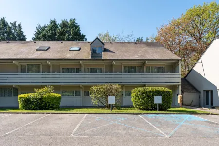 Campanile Rouen Sud - ZÉNITH - Parc Expo Отели в г. Клеон