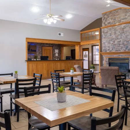 AmericInn by Wyndham Cedar Rapids North