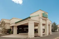 La Quinta Inn & Suites by Wyndham Fairfield NJ