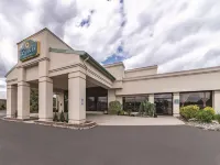 Ramada by Wyndham Fairfield NJ Hotel a Wayne