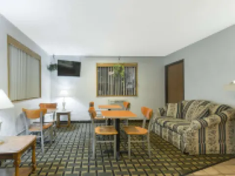 Super 8 by Wyndham Twinsburg/Cleveland Area Hoteles en Condado de Summit