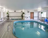 Comfort Suites Sioux Falls Mall District - piscina