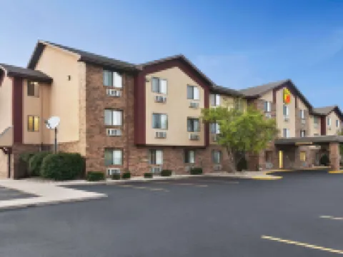 Super 8 by Wyndham Peoria Hotels in Peoria