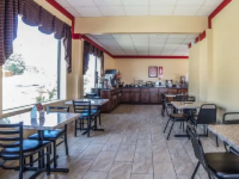 Econo Lodge St George North - Near Pioneer Park Hotels in Washington County