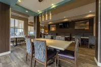 Holiday Inn Express GOLDEN-KICKING HORSE by IHG - breakfast