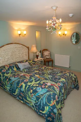 Seed Hub Hotels near Hauser & Wirth Somerset