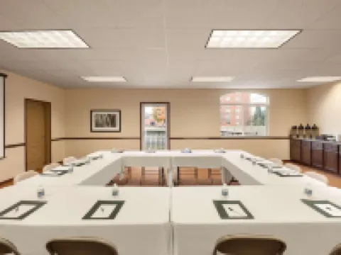 คันทรี อินน์ แอนด์ สวีทส์ บาย เรดิสัน, ซู ฟอลส์ โรงแรมในซูฟอลส์