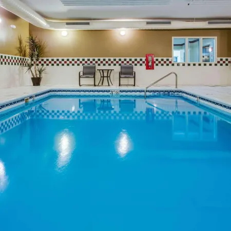 Country Inn & Suites by Radisson, Gurnee, IL
