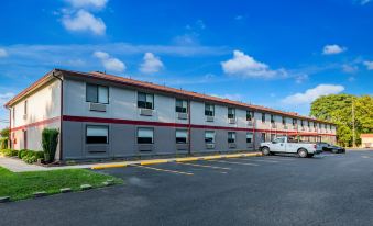 Red Roof Inn & Suites Vineland - Buena