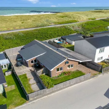 "Heming" - 100m from the Sea