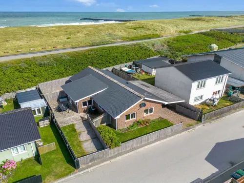 "Heming" - 100m from the Sea