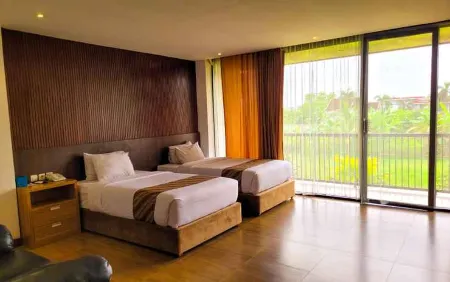 Aby Hotel Lumajang Отели рядом с достопримечательностью «Masjid Al-Itqon»