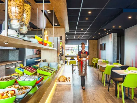 ibis budget Sens Отели в г. Парон