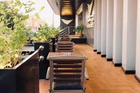 Skyline Hotel & Suite