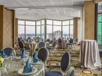 Fort Pontchartrain Detroit, a Wyndham Hotel Hotels near منتزه بيلي أيسل
