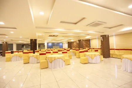 Hotel G20 Inn - Kota Отели рядом с достопримечательностью «Jagmandir Palace»