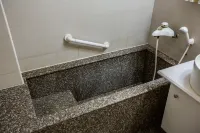 Dong Tair Spa Hotel - Bathtub