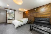 Business Hotel