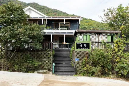 Ganghwado Isaac Pension Отели рядом с достопримечательностью «Dongmak Beach»