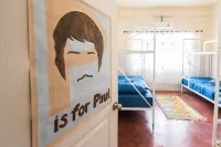 โอลดี้ แอนด์ สลีปปี้ โฮสเทล