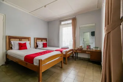 RedDoorz Near Jam Gadang Syariah Bukit Tinggi Các khách sạn ở Bukittinggi