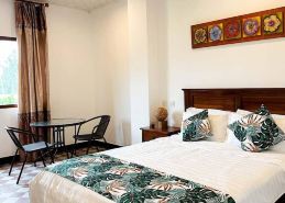Crown Royale Hotel & Lounge