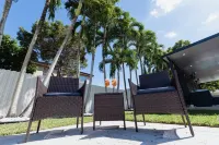 Miami Getaway Heated Pool House & Pool Table Villa