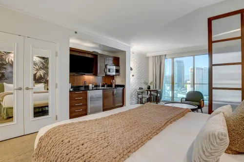 Studio 25 High FLR MGM Signature Balcony