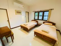 Huayparpok Resort Hôtels à proximité de : Wat Tham Khao Wong