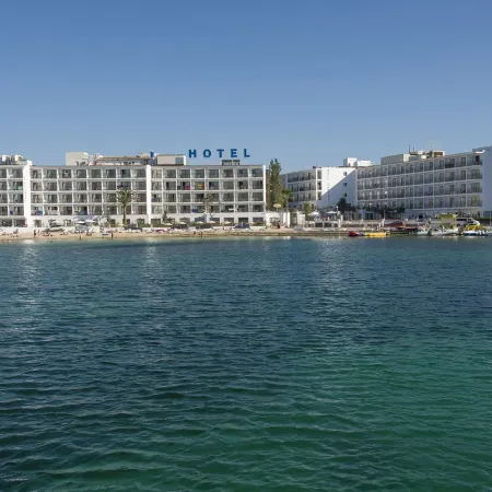 Hotel Vibra s'Estanyol Отели рядом с достопримечательностью «Пляж Эс-Пуэт»