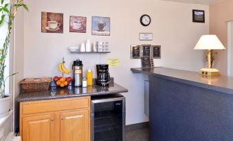 Majestic Inn & Suites