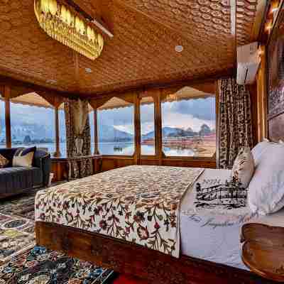 New Jacquline Heritage Houseboats Rooms