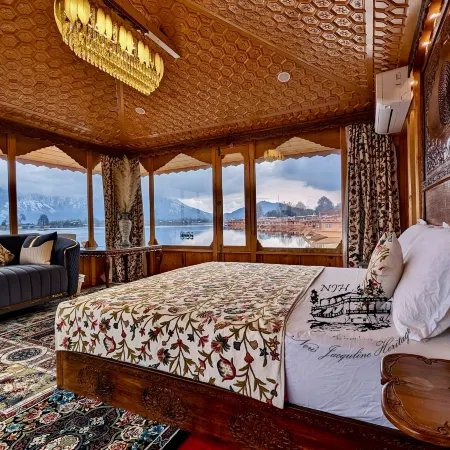 New Jacquline Heritage Houseboats