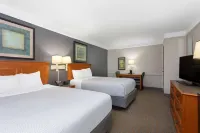 La Quinta Inn by Wyndham Pensacola - Parking