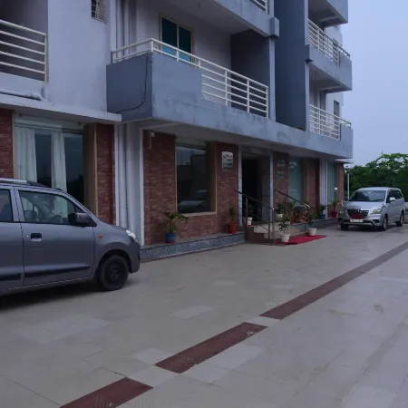 Hotel Girija Sunrise 300 Meter from Baba Dham Temple