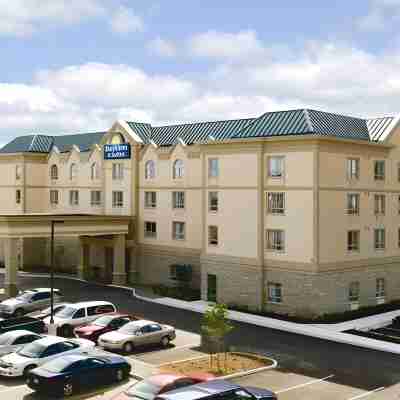 Days Inn & Suites by Wyndham Collingwood Hotel Exterior