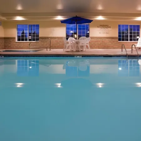 Country Inn & Suites by Radisson, Minot, ND