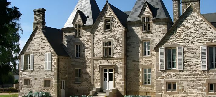 Château du Bourg Hotels in Mayenne
