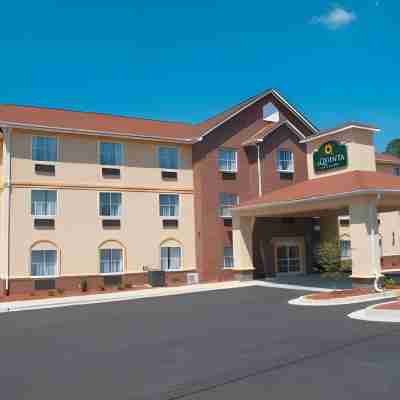 La Quinta Inn & Suites by Wyndham Rome Hotel Exterior