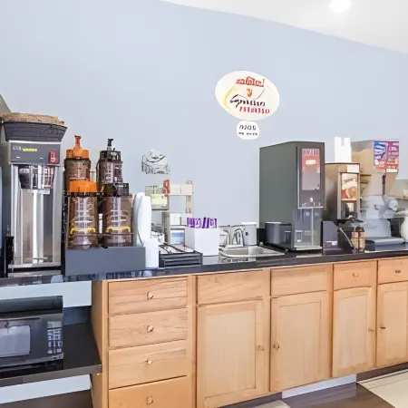 Boarders Inn & Suites by Cobblestone Hotels Waterloo Cedar Falls