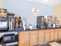 Boarders Inn & Suites by Cobblestone Hotels Waterloo Cedar Falls - breakfast