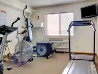 Travelodge by Wyndham Jefferson City - Gym
