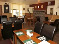 Harry's Hotel & Restaurant Hotel di Tirymynach