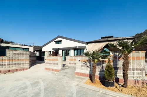 Gyeongju Yeonjeong Pool Villa