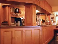 Cadwgan House - Bares